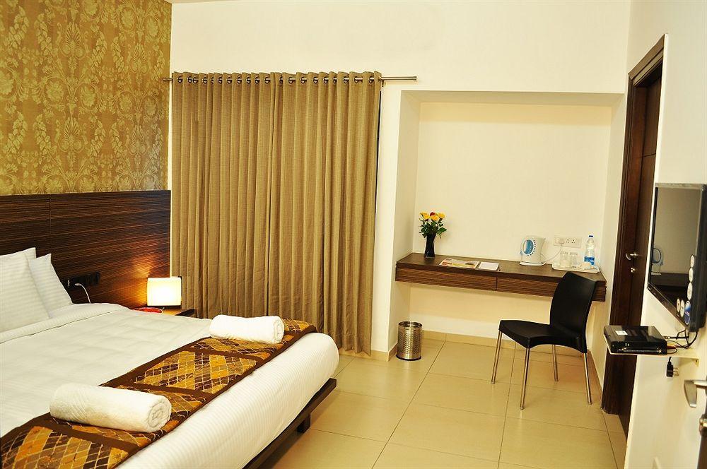 เดอะ ปาลาสโซ อพาร์ตเมนต์ Hotel ไฮเดอราบัด ภายนอก รูปภาพ